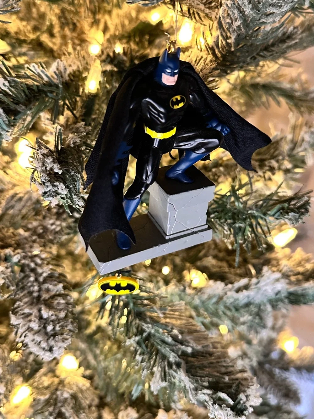 2004 Hallmark Keepsake – The Caped Crusader Batman Ornament